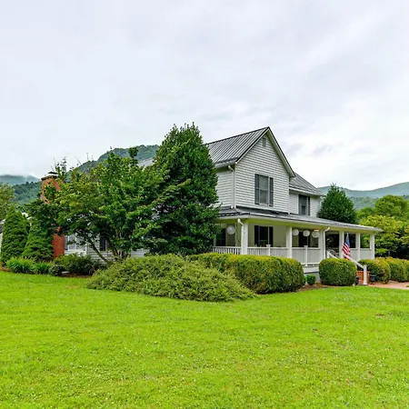 Maggie Valley Historic Farmhouse On 5 Acres!